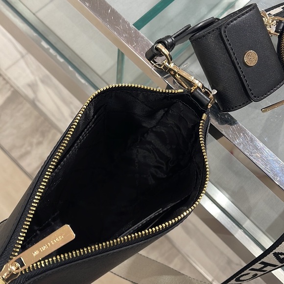 MICHAEL KORS
Jet Set Saffiano Leather Crossbody Bag with Case for Airpods Pro® - Picture 8 of 16